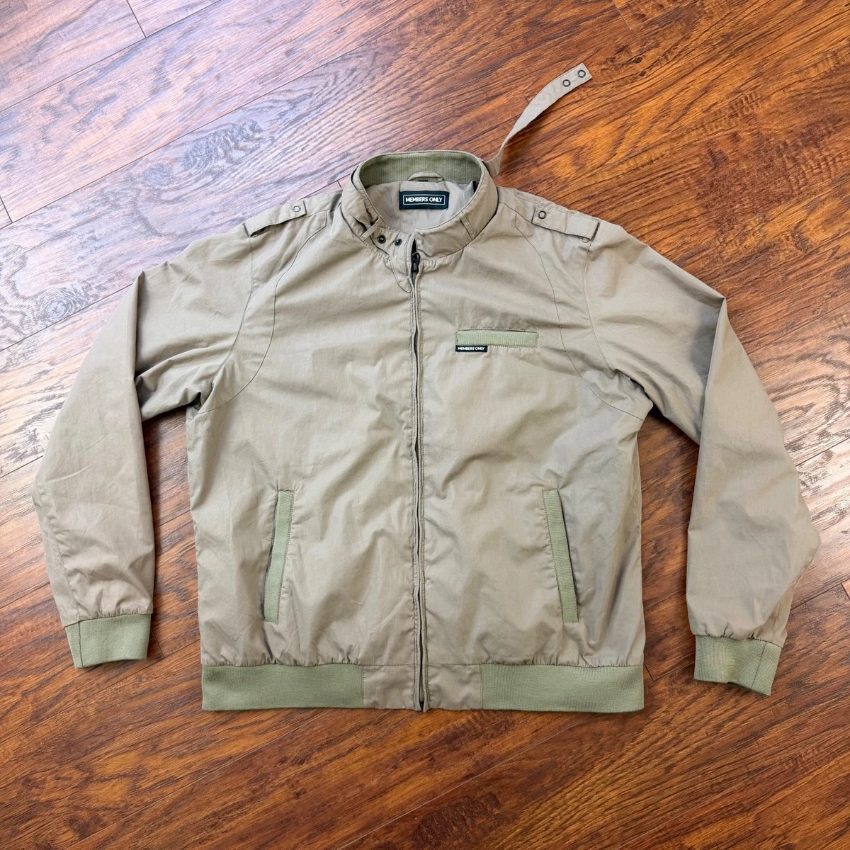 Blouson bombardier à capuche coupe-vent