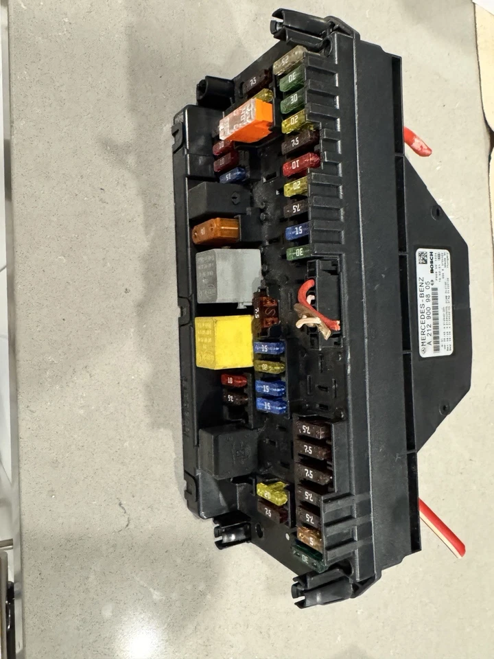 Caja de fusibles relé SAM delantero Mercedes W204 C250 C300 C350 2008-2014 OEM A2129009805 Foto 3 de 4
