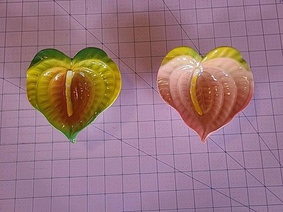 2 VINTAGE TROPICAL CLAY HAWAII FLOWER DISH Anthurium (?)