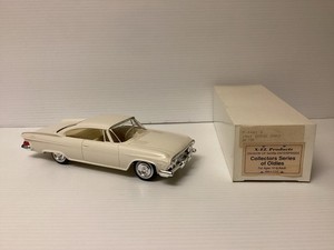 1/25 Promo 1961 Dodge Dart Phoenix Dealer Promo Model Car Beige  With Box