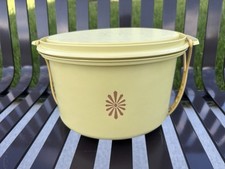 TUPPERWARE Round Cake Carrier Harvest Gold Yellow w/Handle 683-1 684-1 624-14
