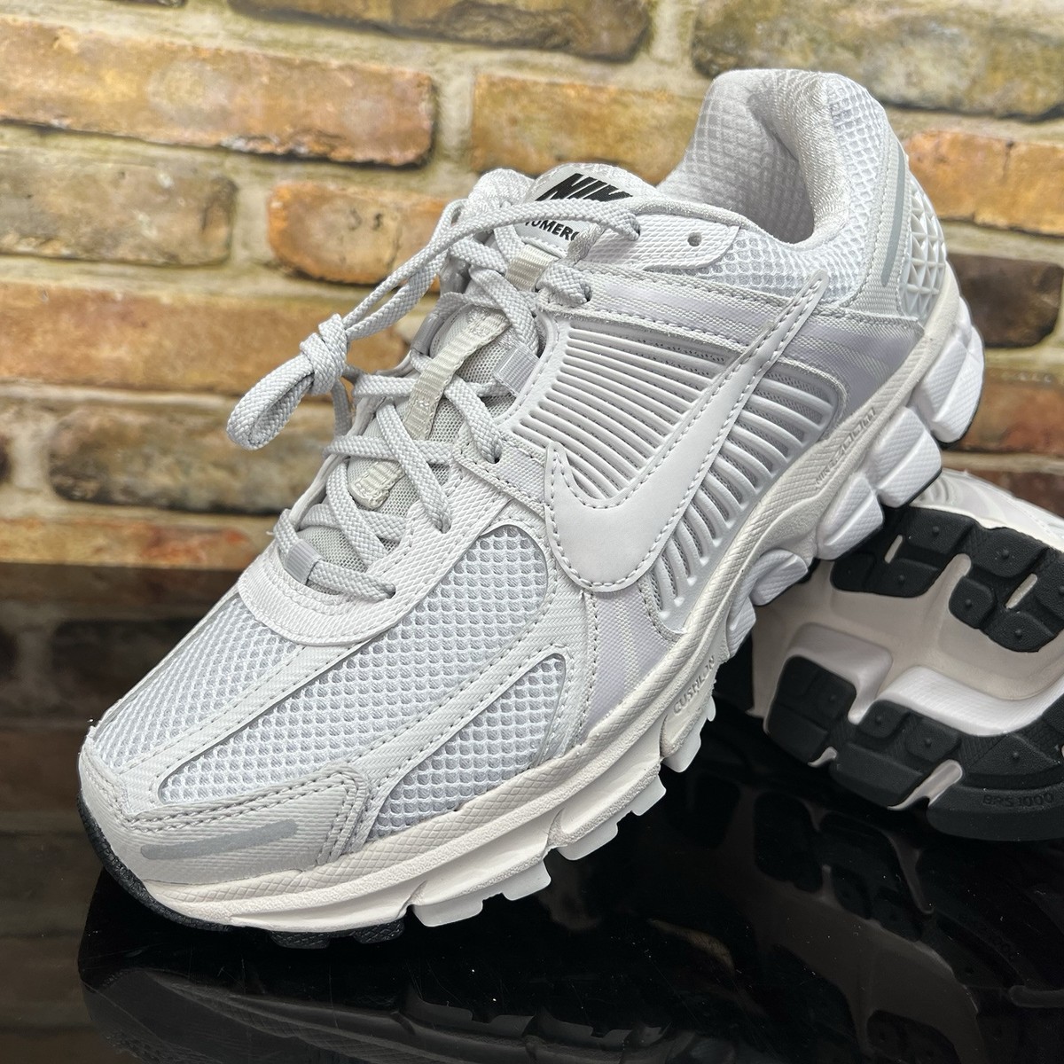 Nike Air Zoom Vomero 5 Women's Size 9 White Vast Grey Low Top