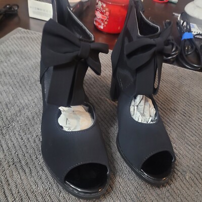 LADIES BLACK SHOES
