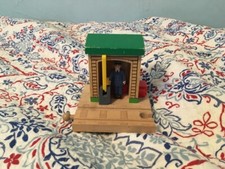 Thomas and Friends Wooden Railway Conductor Shed 2001 Very Good Condition