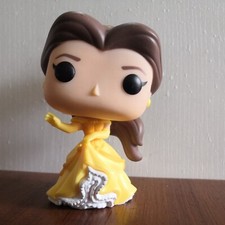 Funko Pop! Figura de vinilo Disney La Bella y la Bestia Bella #221 fuera de caja