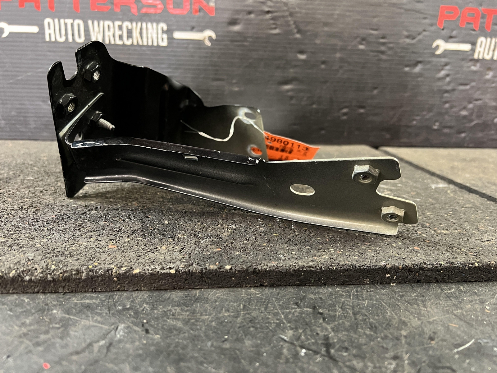 14-20 MASERATI GHIBLI FRONT PASSENGER RIGHT SIDE FENDER MOUNT SUPPORT BRACKET
