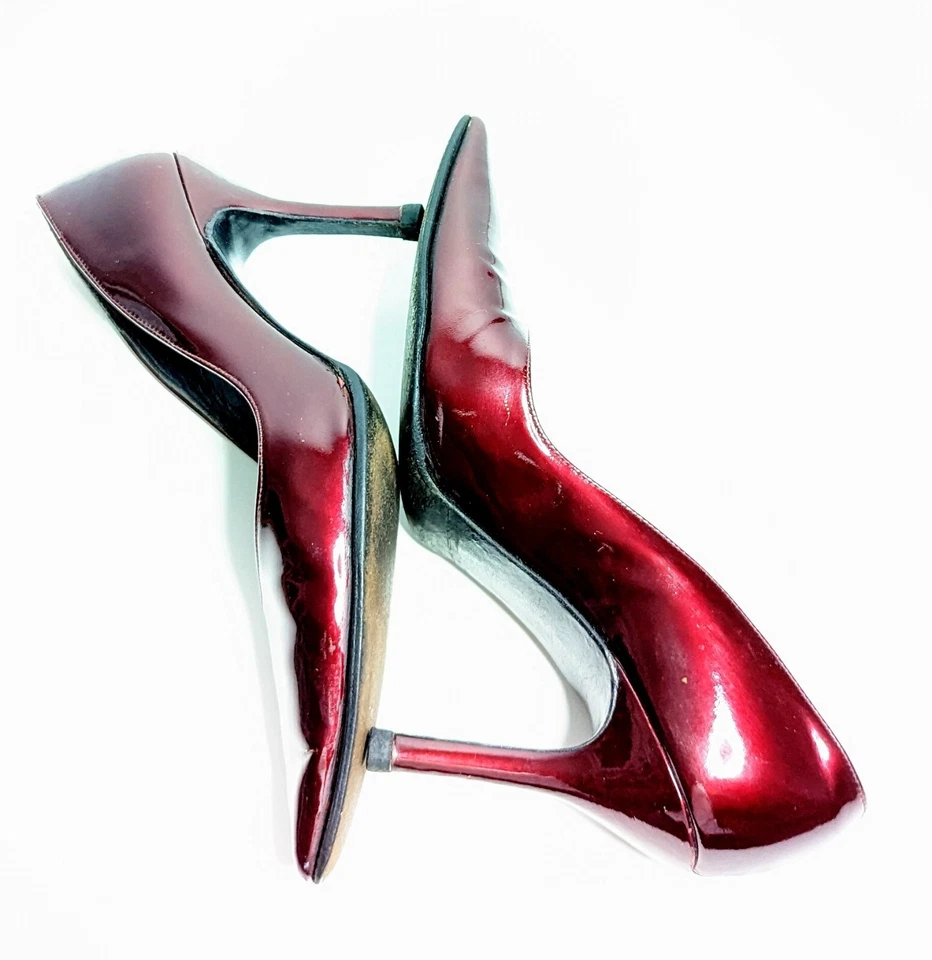 Stuart Weitzman Burgundy Red Patent Kitten Heels 6.5 - Image 4 of 4