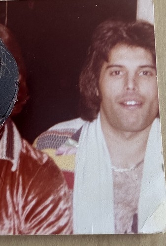 Original Amateur Photo-FREDDIE MERCURY & Fan/Read Details - Picture 3 of 5
