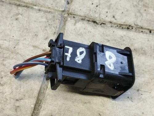 VW GOLF IV 1J1 Schalter zum Öffnen des Kraftstofftanks 3B0959833A 1.90 18231198