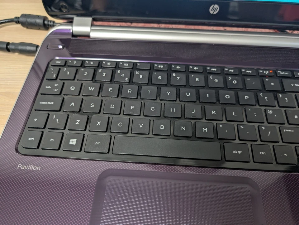 HP Pavilion 15 - AMD A8 Radeon - 2GB Ram - No Storage - Touchpad Fault - Image 4 of 4