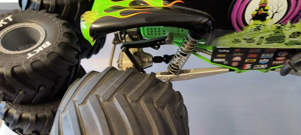 Axial Smt10 Grave Digger Super Upgraded 1/10 Rc - Image 2 of 4