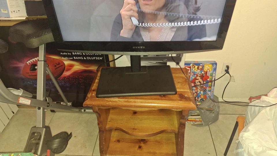 Dynex DX-L32-10A 32-inch LCD HDTV 720p PC Input Hdmi - Image 3 of 4