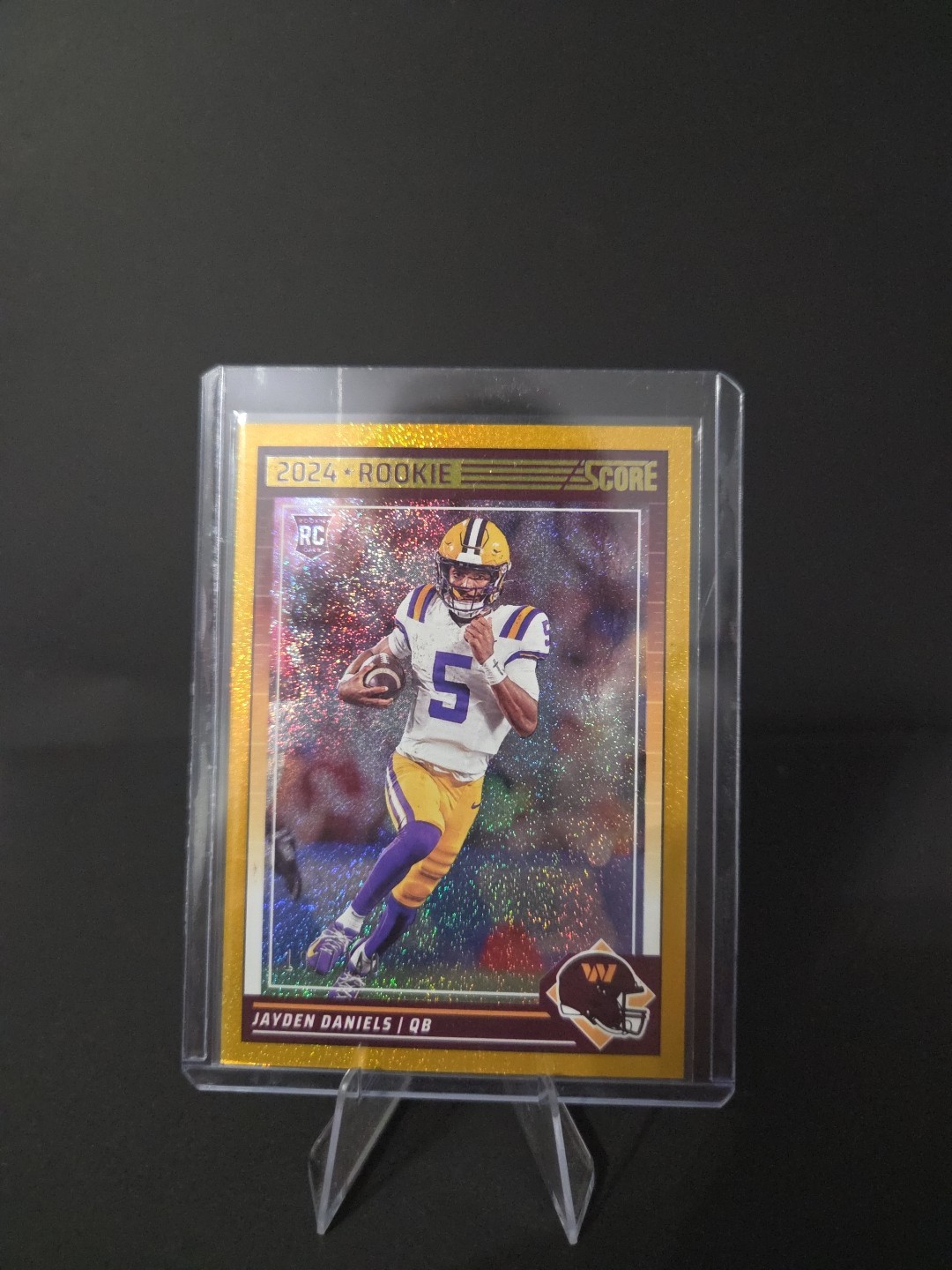 2024 Score - Rookies Jayden Daniels #302 Gold Dots /240 (RC)