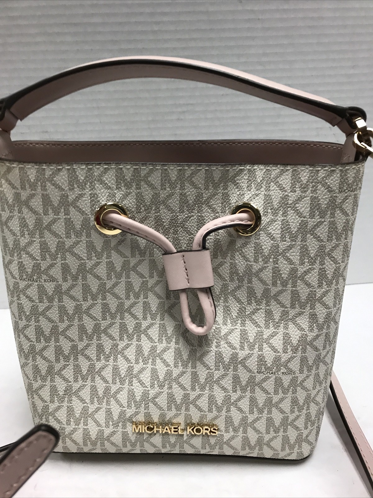 Michael Kors Drawstring Small Bucket Messenger Lo… - image 1