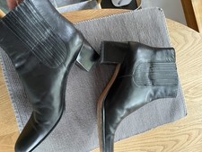 Ferragamo Black Leather Booties 9.52A DU24865