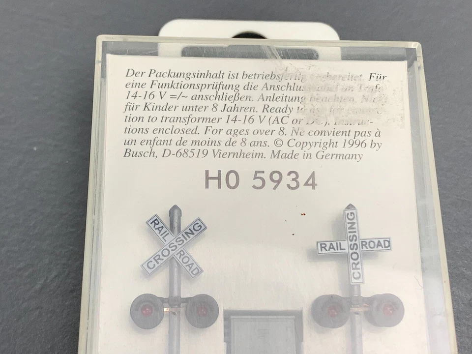 HO Scale Busch 5934 United States Style Crossing Signals 2 w/Control Unit HO3562 - Image 2 of 4