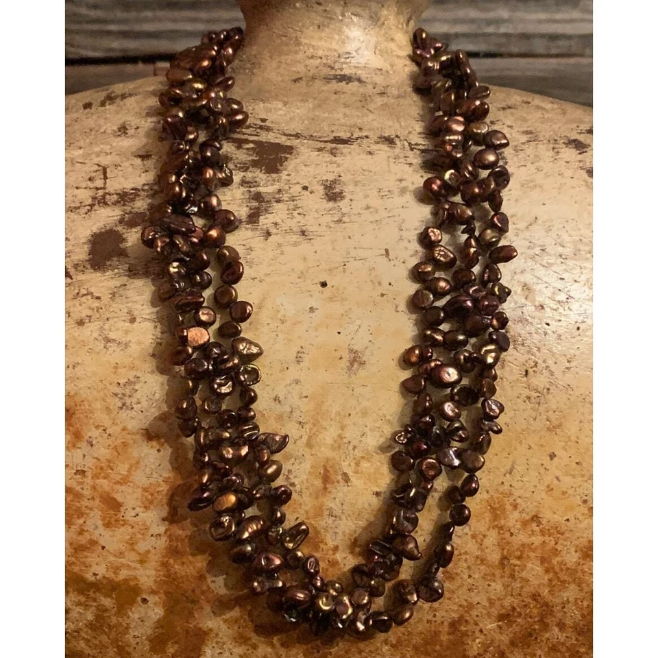 Collar Honora Marrón Agua Dulce Perla Keshi Multi Hilo