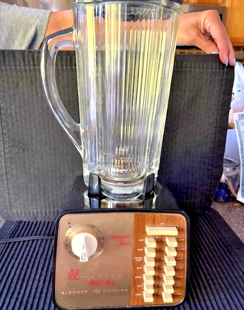 Vintage Waring Blender/Ice Crusher 14-Speed vertcal Push Button "Solid State"