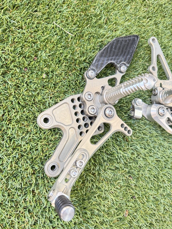 Kit de juego trasero Attack Performance 2015-23 Yamaha YZF-R3 Foto 3 de 3