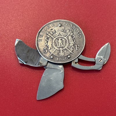 ELOI エロア　 5フラン 硬貨 ナイフ ヴィンテージ 1870 French 5 Francs. By Eloi Depose.Knife with blade, scissor