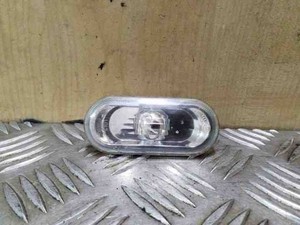 VW BORA Variant 1J6 Kotflügelblinker vorne links 1J0949117 1.90 Diesel 26108939