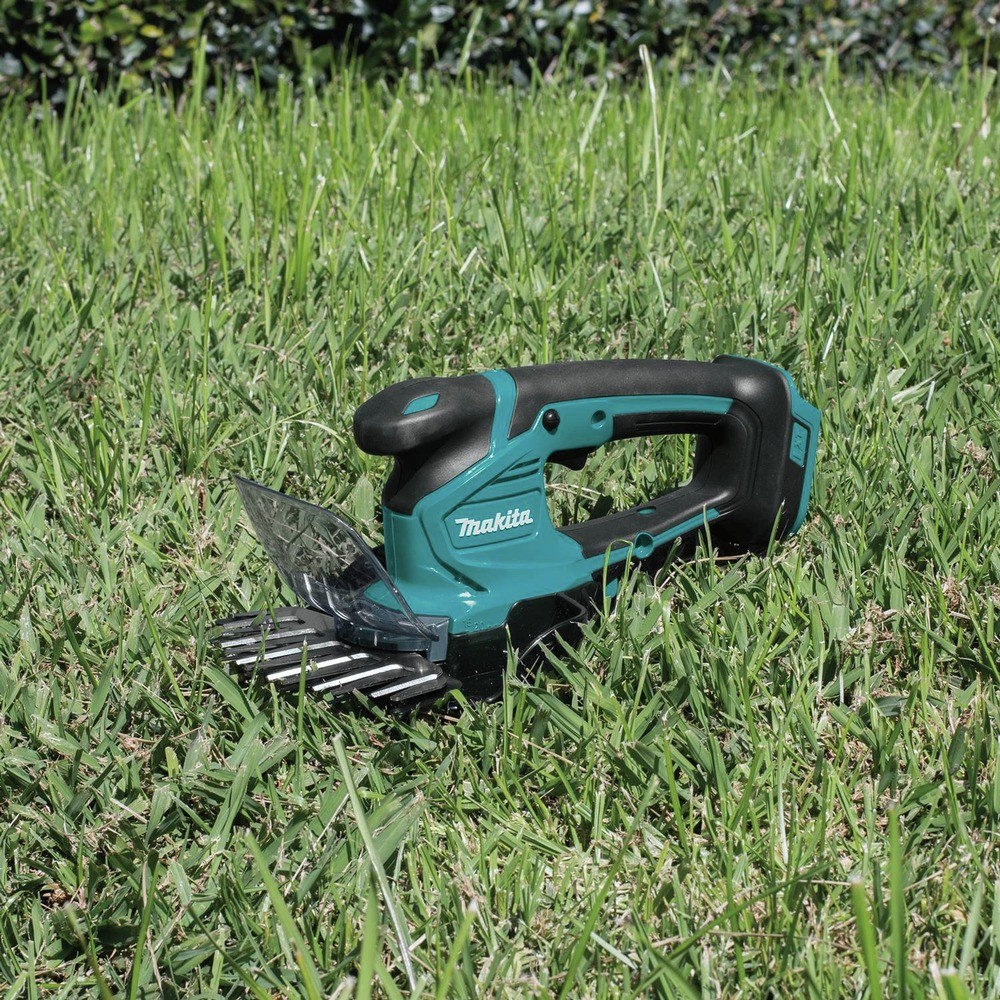Makita XMU04Z-R 18V LXT 6‑5/16" Cordless Grass Shear Certified Refurbished
