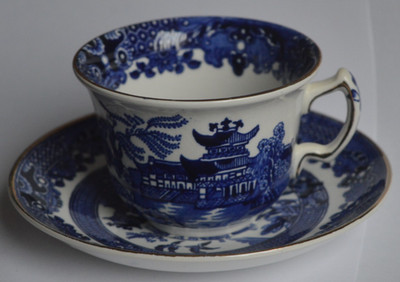 Burleigh Ware Blue Willow Teetasse & Untertasse gut vergoldet am Rand mehrere auf Lager