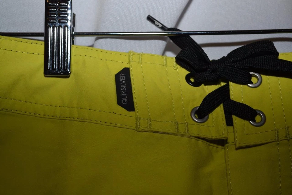 Bañador Quiksilver amarillo neón playa tabla surf pantalones cortos jóvenes niños 26 nuevo con etiquetas Foto 3 de 4