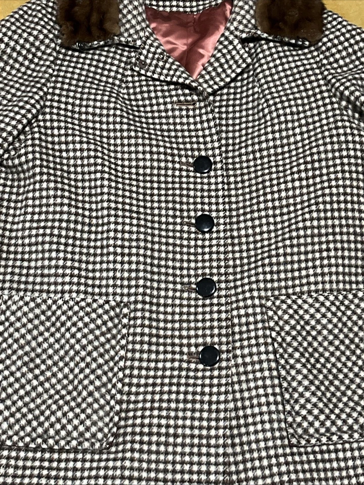 Chaqueta vintage hecha a mano con puño y cuello de piel forrada de tweed con botones Foto 4 de 4