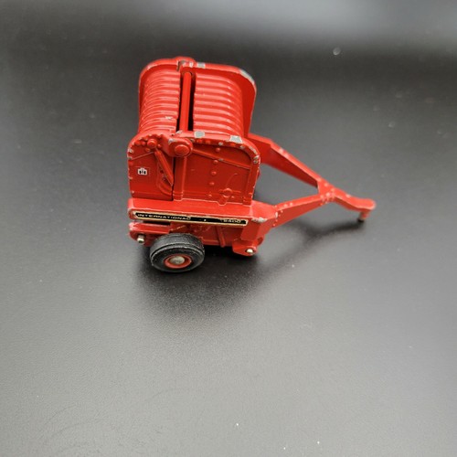 Vintage ERTL International 2400 Round Baler - 1:64 Scale Diecast Farm Implement - Picture 3 of 7