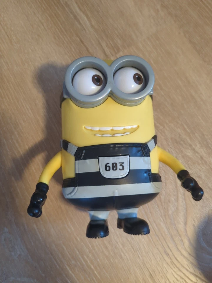Boneco Thinkway Toys Despicable Me 3 Movie Talking Jail Time Tom *B - Imagem 4 de 4