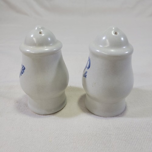 Pfaltzgraff Yorktowne Salt and Pepper Shaker Set with Stoppers Blue USA VTG - Picture 2 of 6