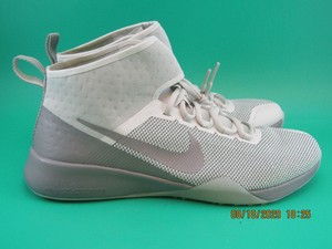 nike zoom strong 2
