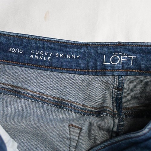 Pantalones de mezclilla elásticos lavados oscuros ajustados al tobillo con curvas LOFT 30/10 para mujer - Imagen 3 de 7