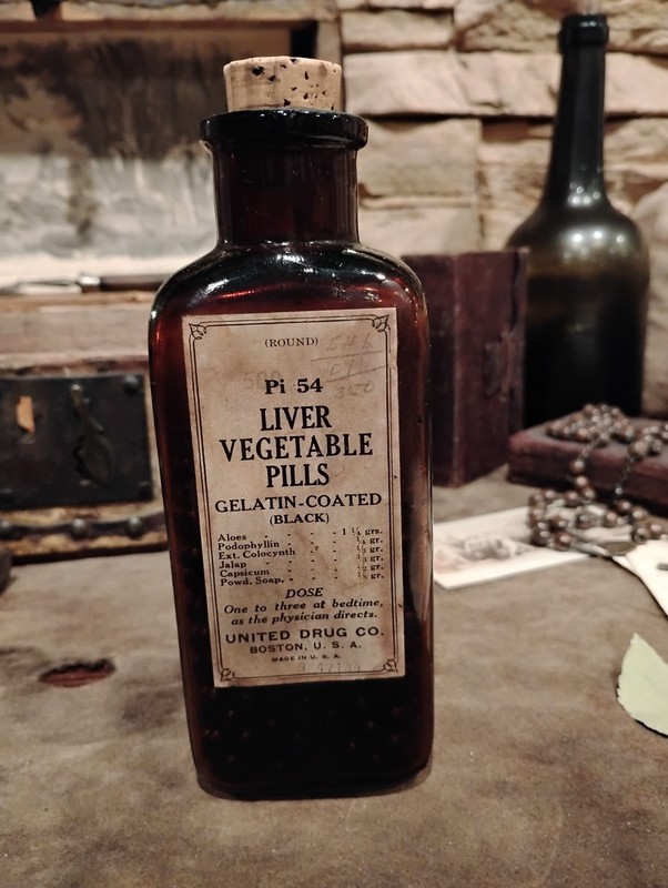 Antique WWI Era Liver Vegetable Pills (Black) Gelatin Coated  Apothecary Bottle