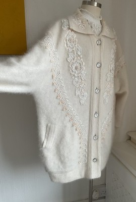 Angora Flauschige Strickjacke Pullover Elfenbein Creme One Size Applikation Spitze Perlen