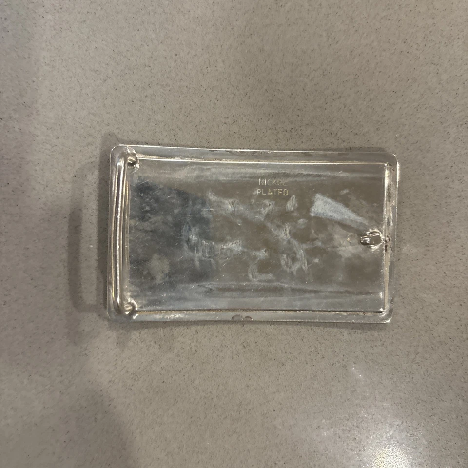 Hebilla de cinturón de vaquero rectangular con motivo de desplazamiento floral grabado occidental Foto 2 de 2