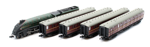 Dapol 2S-008-018 A4 Dominion of New Zealand 60013 BR Late Crest & 4 Gresley Coac | Zustand: New