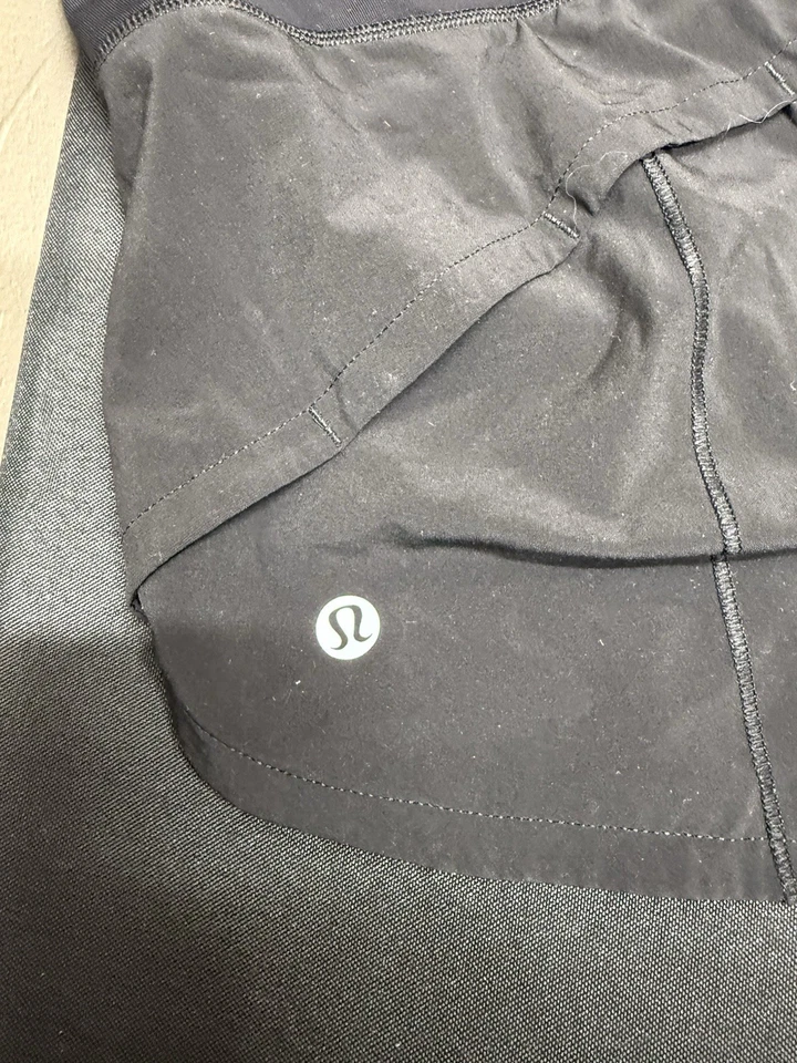 Pantalones cortos deportivos negros para mujer Lululemon Athletica talla 8 Foto 3 de 4