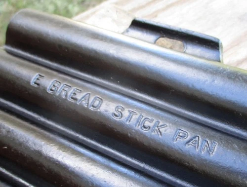 BEAUTIFUL VINTAGE CAST IRON E BREAD STICK PAN WAGNER WARE SIDNEY OHIO A