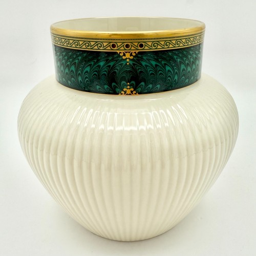Lenox Bud Vase Green & Cream w/ Gold Gilt & Fluted Detail 5" x 5" ~ 1997 - 第 3/6 張圖片
