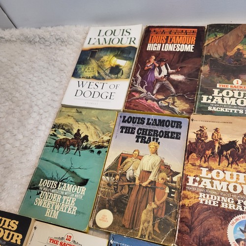 Lot of 16 Louis L’Amour Paperbacks Western Lamour flint sky-riders novels duster - Imagen 5 de 15