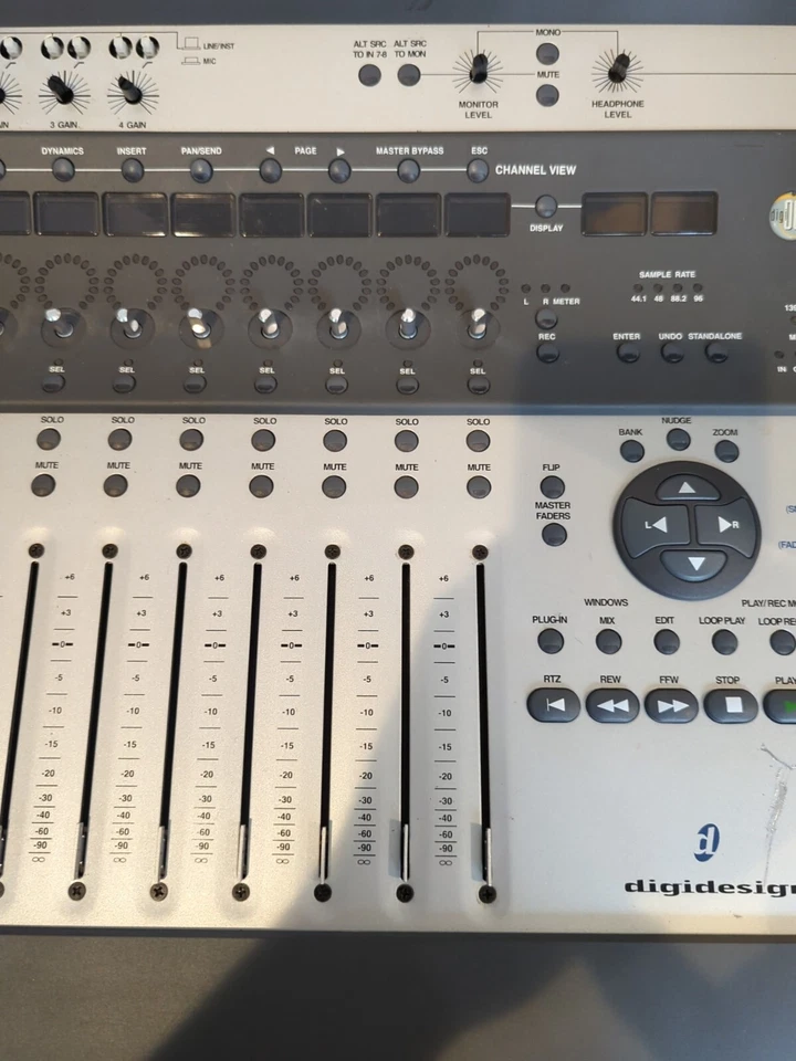 Digidesign Digi 002 Console PARTS ONLY POWERS ON - Image 3 of 4