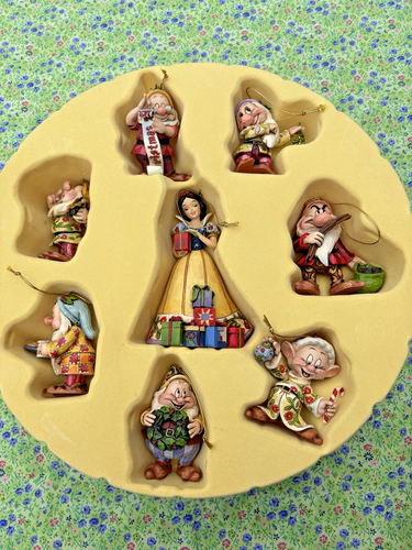 Jim Shore Disney Traditions Snow White and the 7 Dwarfs Holiday Ornament Set - Picture 10 of 17