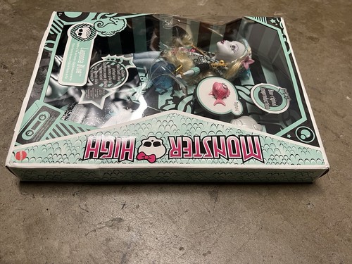 NEW Monster High Lagoona Blue Boo- Riginal Creeproduction Mattel 2022 DAMAGED! - Picture 6 of 9