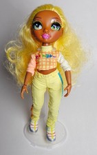 Rainbow High Winter Break 11 Sunny Madison Doll Yellow Hair