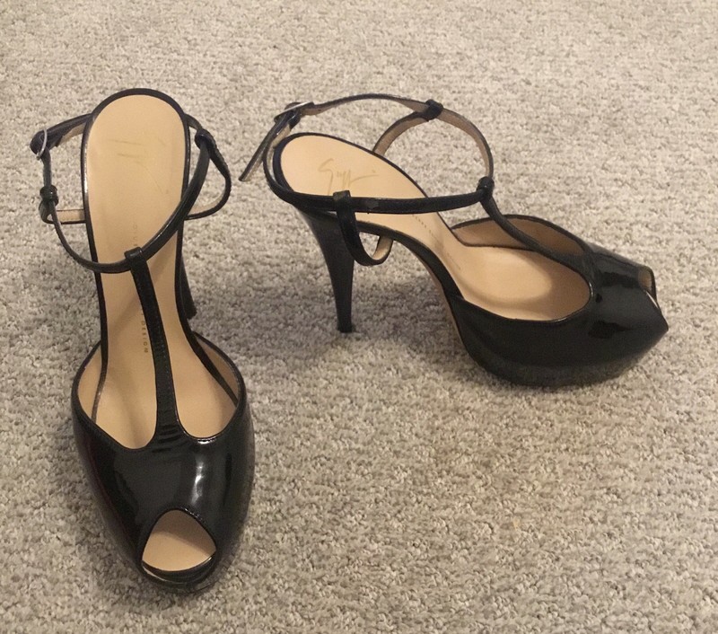 Giuseppe Zanotti Black Patent Platform Stiletto Heels T-Strap Peep Toe SZ 41 EUC