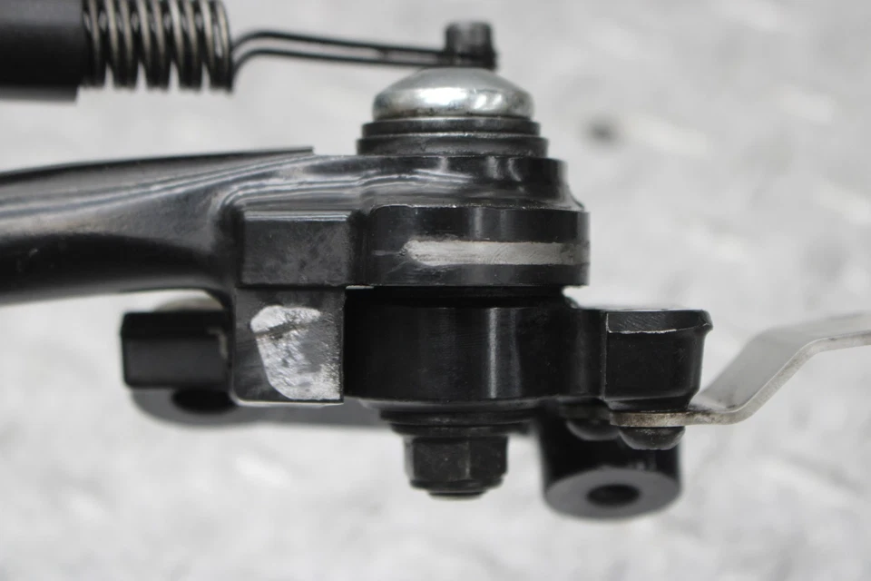 Yamaha YZF R1 2009 soporte con palanca de cambios y pedal de freno Foto 4 de 4