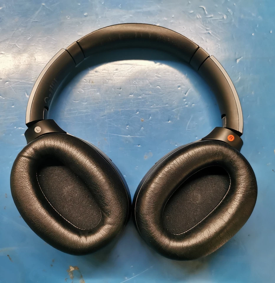 Sony WH-1000XM2, photo 3 of 5