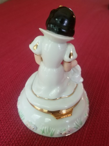 Lenox Disney Snow White Porcelain Treasure Trinket Box & Charm - Picture 3 of 9
